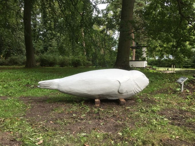 August 2018
Sælen, se pkt. 11 på Solgårdskortet, har på værkstedet fået en kosmetisk behandling (maling med mere), og den er nu tilbage i parken.