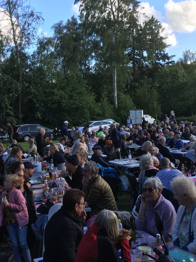 3. juli 2019
Musikaftenen med Lune Carlsen  m/ Band blev et tilløbsstykke trods en kølig dansk sommeraften. 